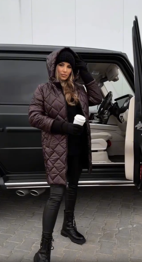 Bogna | Elegantní prošívaná péřová bunda s kapucí