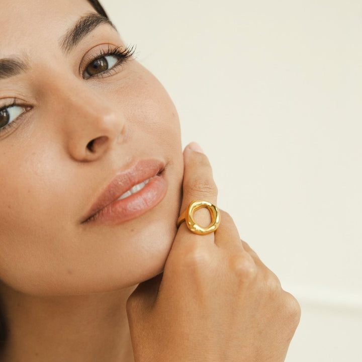 Prsten Vina z roztaveného zlata